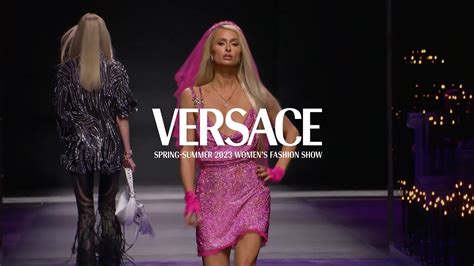 Versace to Show Versus 